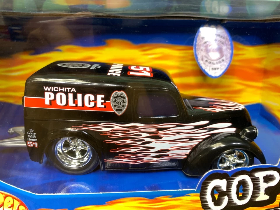 NUEVO EN CAJA SELLADO DIECAST MATTEL HOT WHEELS COP RODS ANGELIA PANEL CAMIÓN 1:24 Foto 2 de 4