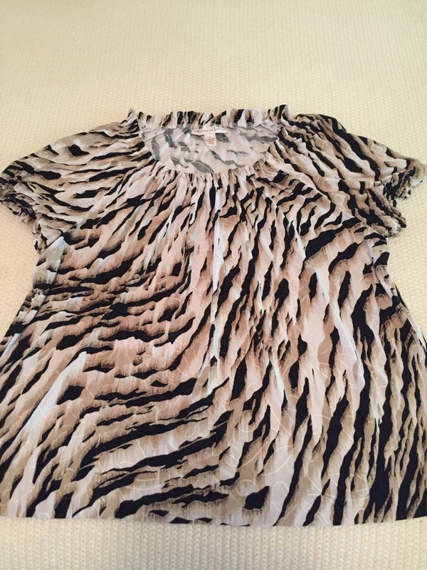 JM COLLECTION  L Large  (Petite) Animal Print Silky Stretch Blouse Short Sleeves