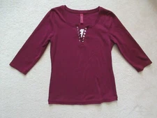 Gitano Burgundy White Cotton Stretch 3/4 Long Sleeve Button Accents T-shirt Top
