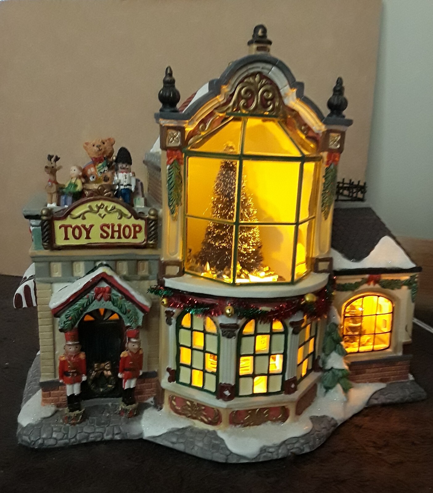 Members Mark Victorian Village 2006 Ceramic LED/Fiber Optic Buildings