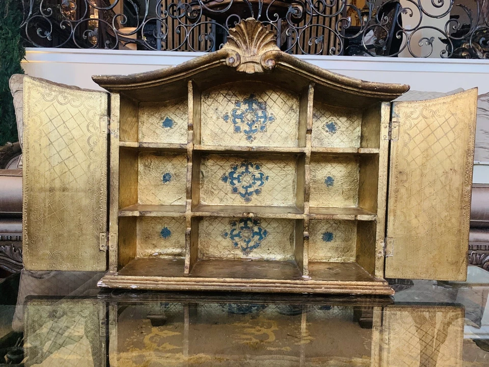 Vitrine de madeira ornamentada italiana antiga do início dos anos 1900 - Imagem 2 de 4