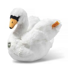 Schana Schwan aus der nachhaltigen &bdquo;Teddies for Tomorrow&ldquo; Serie