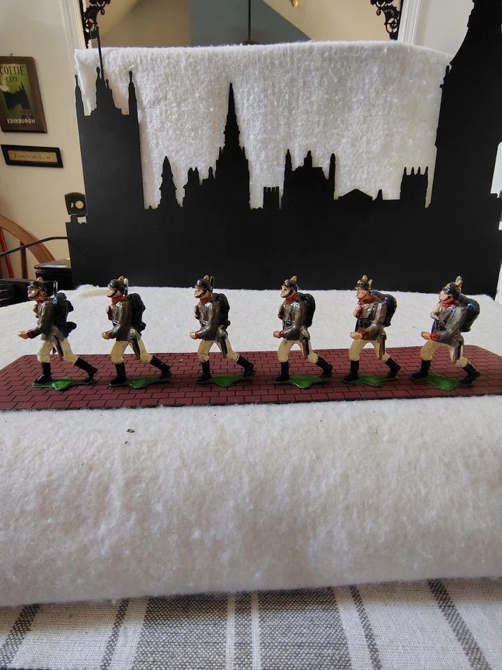 6 possible German infantry Running from WW1 Marked Eire on Base - Image 3 of 4