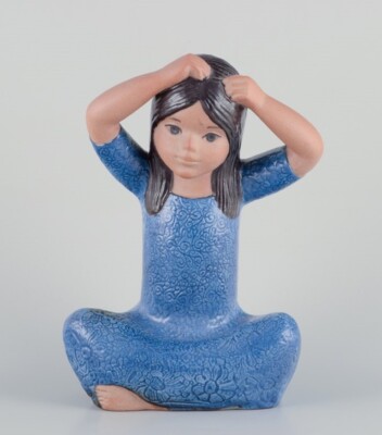 Lisa Larson for Gustavsberg. Rare large figurine of a Thai girl