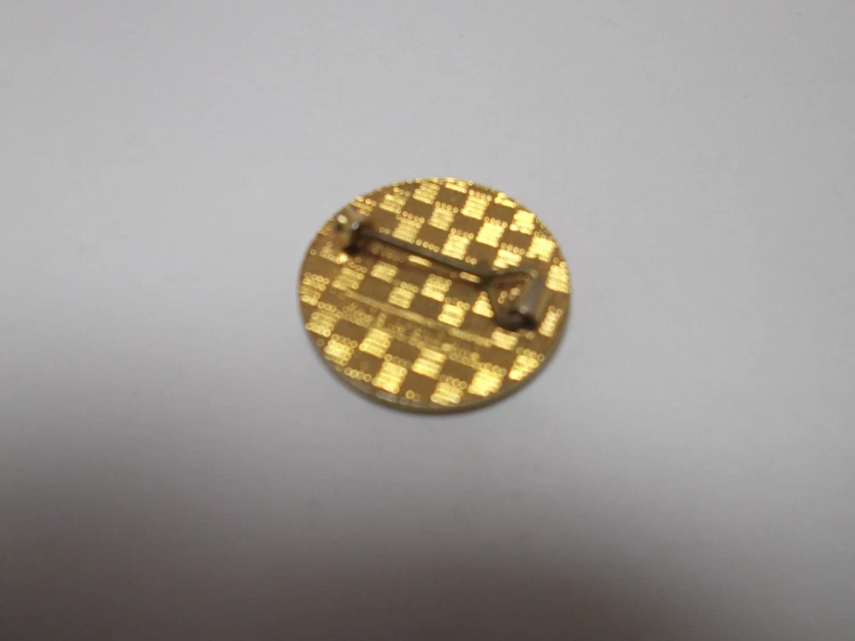 CARLISLE UNITED FC - VINTAGE ENAMEL CREST BADGE - Image 3 of 3