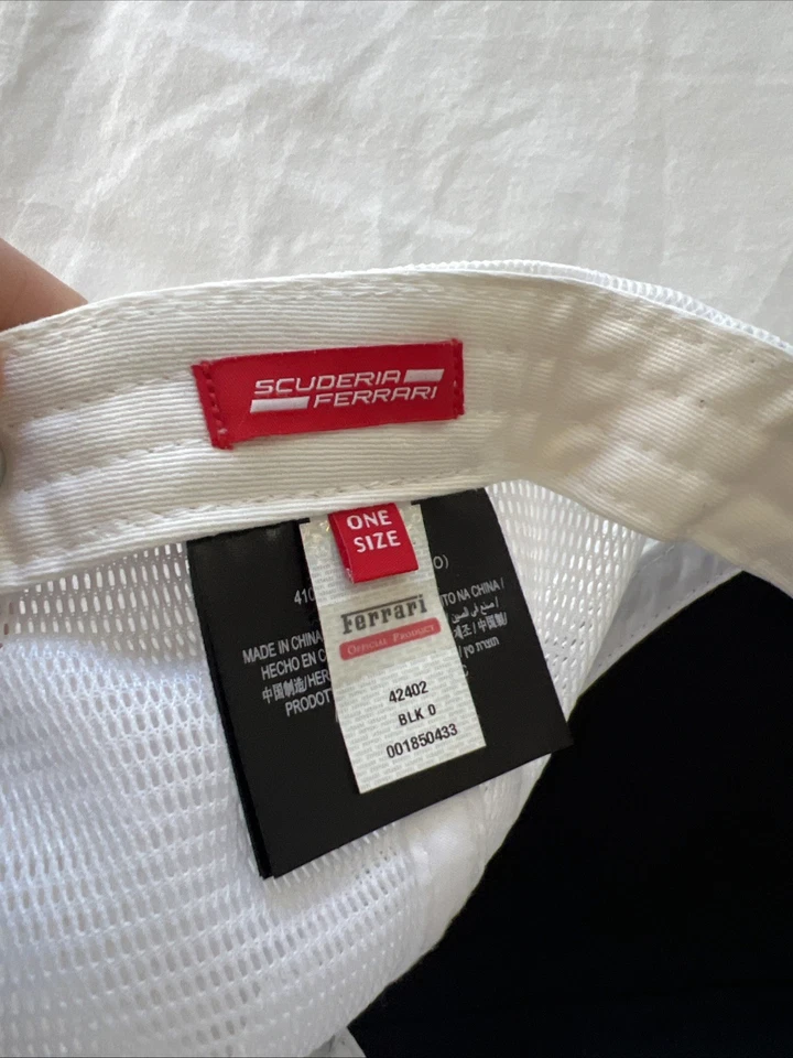 Sombrero Oficial Scuderia Ferrari Logo Negro/Blanco Foto 4 de 4