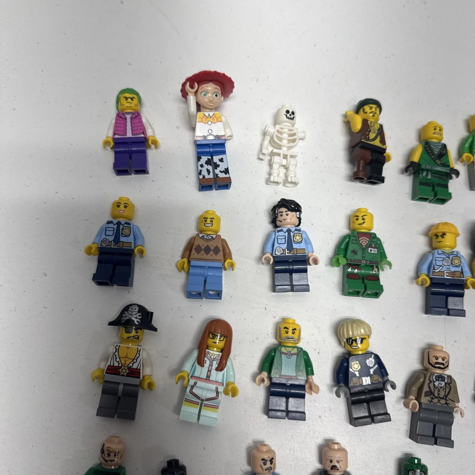 100 Minifigs Rare Torsos Hair Hats Weapons Star Wars - Legos Bulk Minifig Lot - Image 2 of 4