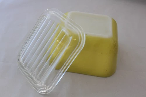 Vintage PYREX 501-B Verde Yellow Refrigerator Dish, 1-1/2 Cup