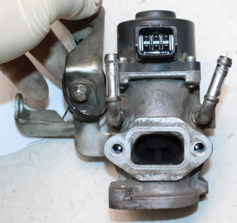 Válvula Subaru Forester XT 2015-21 WRX EGR 2014-18 2,0 L OEM P/N 14710AA780 Foto 2 de 4