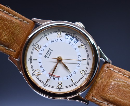 Vtg SEIKO 6F26-6009 Watch Day Date Red Sickle Rose Gold Tone Seiko NEW BATTERY