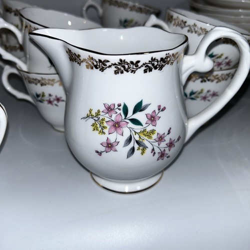 Vintage Royal Grafton Fine Bone China Set, 45 Pcs, Milk Jug, Sugar Bowl, Saucers - Picture 5 of 18