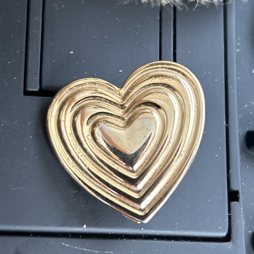 The Variety Club Gold Tone Rippled Design Heart Fashion Brooch Scarf Lapel Pin