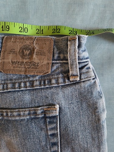 Pantalones de mezclilla azul claro para hombre Wrangler talla 46x32 ¡Desgastados en todos los lugares correctos! - Imagen 6 de 12