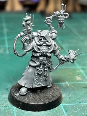 Warhammer 40k Adeptus Mechanicus Technoarcheologist NEW Assembled Unpainted