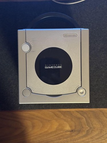 Nintendo GameCube Plateado con 2 Mandos, Reproductor GBA, AV y Cables de Alimentación (Usado) - Imagen 2 de 6