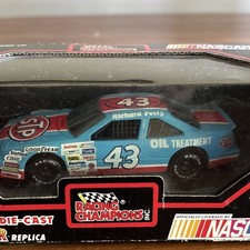 Racing Champions NASCAR STP Richard Petty 43 1991 Ford 1:43 Diecast NIB