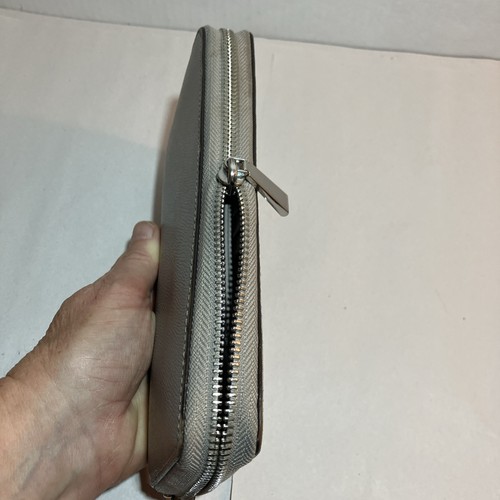 Michal Kors Wristlet Wallet Excellent Condition Large Card Capacity Travel - Picture 3 of 17