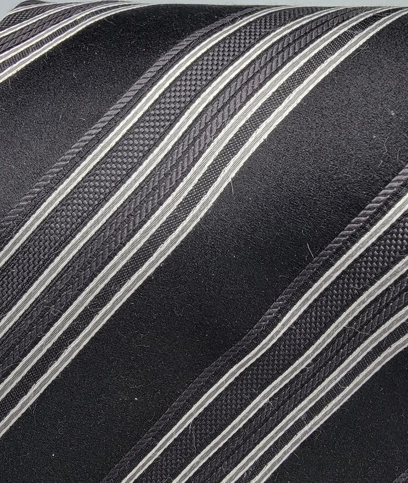 Corbata de cuello de seda a rayas gris/negro Armani para hombre  Foto 2 de 4