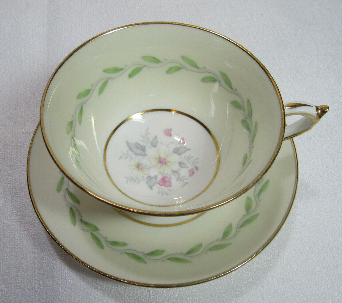 PARAGON England Fine Bone China 4 Footed Cup & Saucer Sets Z684