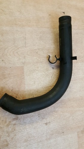 Zum Verkauf steht ein Kühlerwasserschlauch 8A0121051A Audi 80  in  gutem Zustan