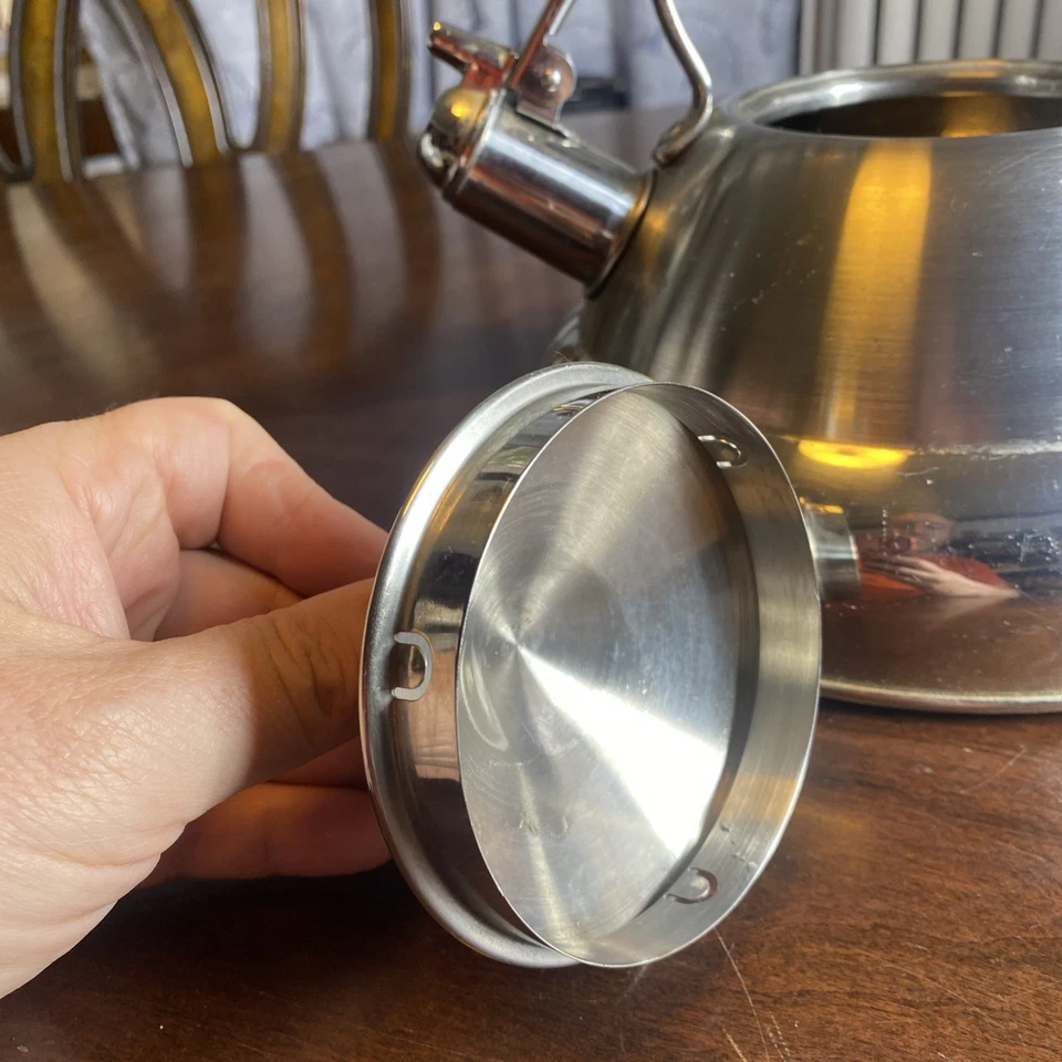 Tetera TRAMONTINA 18/10 acero inoxidable 2 cuartos con mango negro Foto 4 de 4