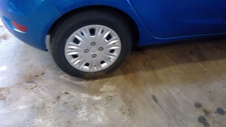 Driver Front Spindle/Knuckle Without Turbo Fits 14-19 FIESTA 6279511 - Image 2 of 4