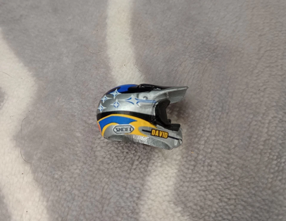 Figura y bicicleta de carreras Yamaha ClickNGrip Road Champs MXS David Vuillemin #934 de colección Foto 2 de 4