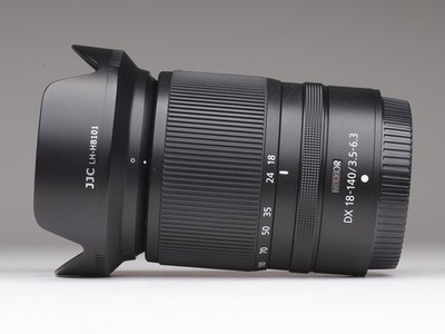 Nikon Nikkor Z DX 18-140 mm f/3.5-6.3 VR inkl. JJC LH-HB101