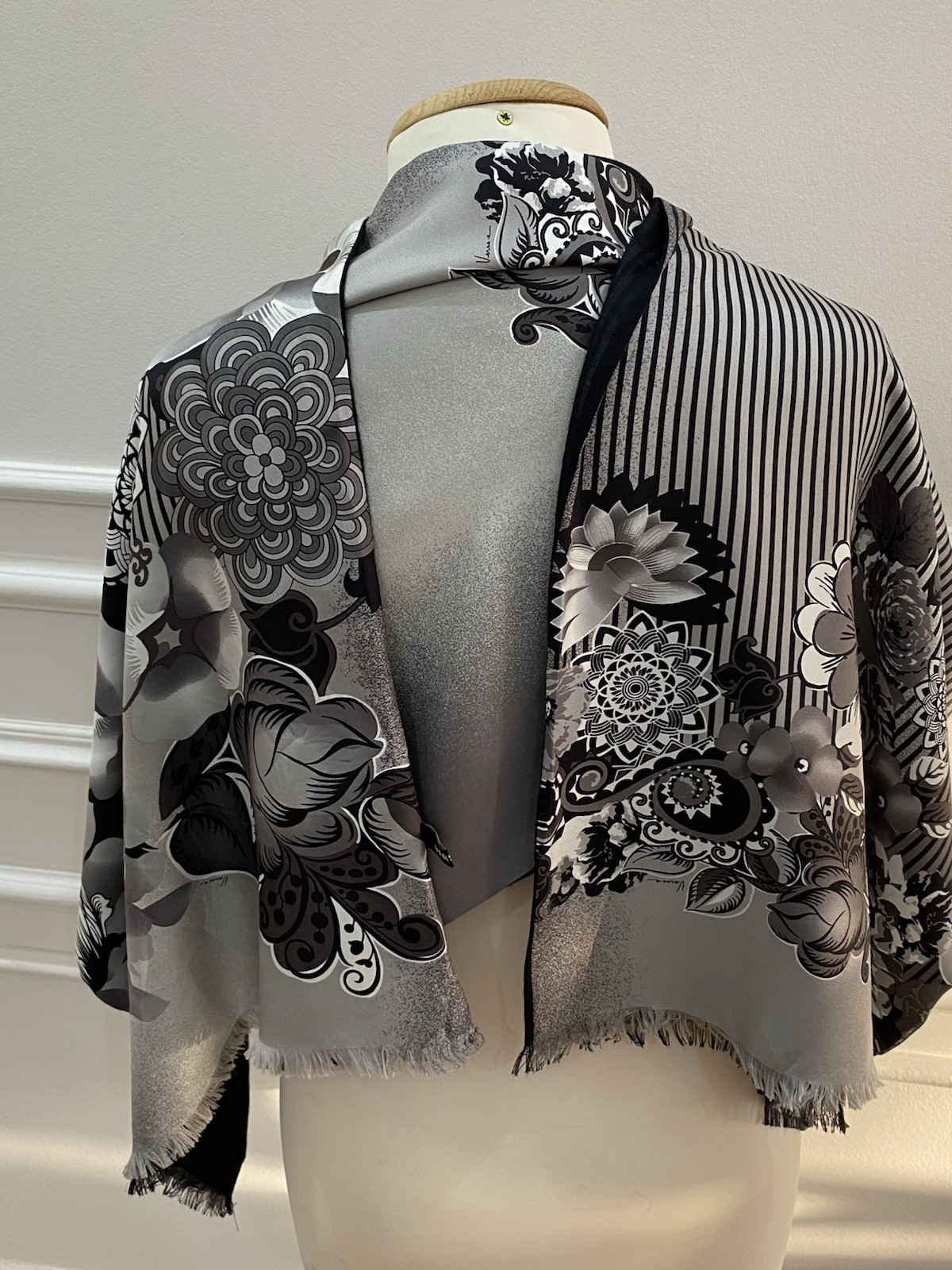 S43 Versace Rectangle Silk Multicolore Scarf 108/… - image 11