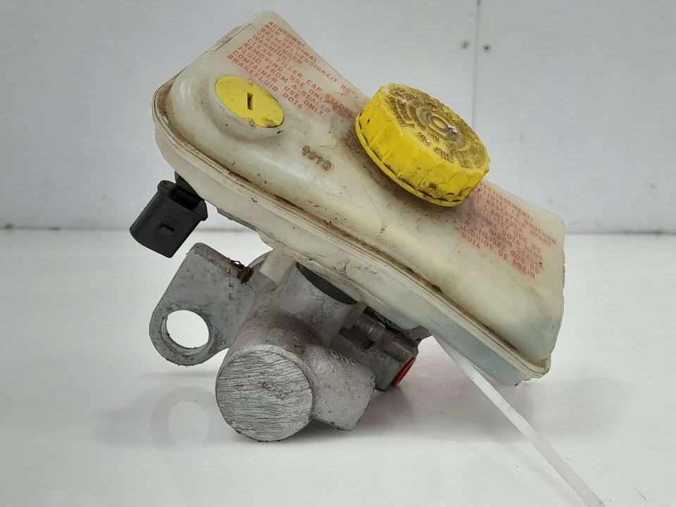 05-11 Conjunto de cilindro maestro de freno Audi A6 S6 OEM 4B3611021 Foto 2 de 4