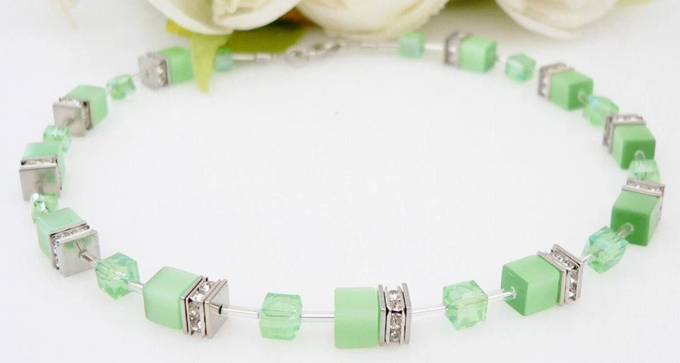 Würfelkette Halskette 8mm Cube Cat Eye hellgrün peridot Kristallglas Strass 510s - Bild 4 von 4