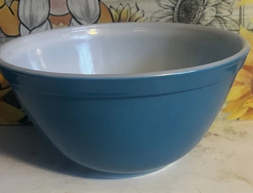 Pyrex Horizon Blue #402 Mixing Bowl 1 1/2 Qt Vintage