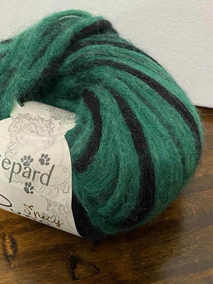 PUNO Gepard Spicy Baby Alpaca and Merino Wool yarn 50g/110 m-Forest Green/Black - Image 2 of 4