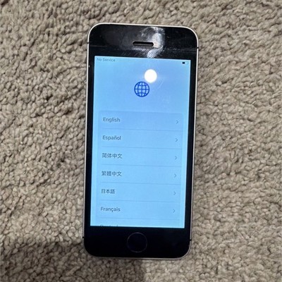 Apple iPhone SE 32MB Silver/Black iOS Metro Wi-Fi Bluetooth Bar Smartphone