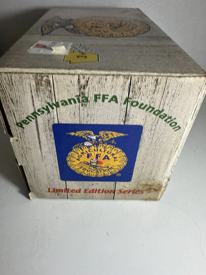 Tractor fundido a presión 1/16 Ertl Ford Fordson modelo F edición Pennsylvania FFA Foto 2 de 4