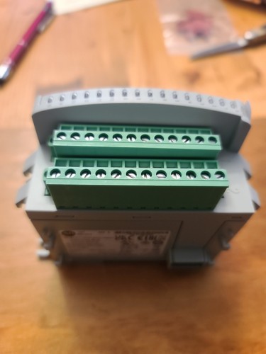 Allen-Bradley Micro800 Output Module, Digital, 16 Point, 12/24VDC, Relay, 2A Rb - Picture 2 of 5