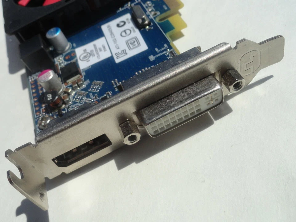 AMD ATI Radeon HD 6450 1GB PCIe DVI DPort LP Low Pro Video Card ATI-102-C26405 - Image 2 of 4