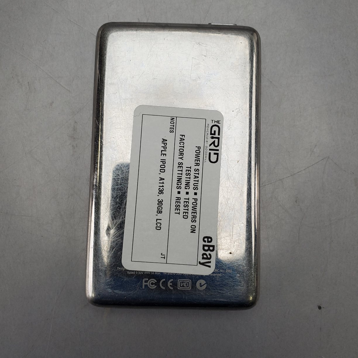 Apple iPod 5th Generation Classic Video A1136 30GB White MP3 Player