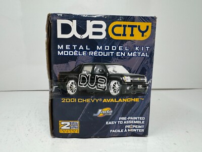 Jada Dub City 2001 Chevy Avalanche Yellow Metal Model Kit 1:24