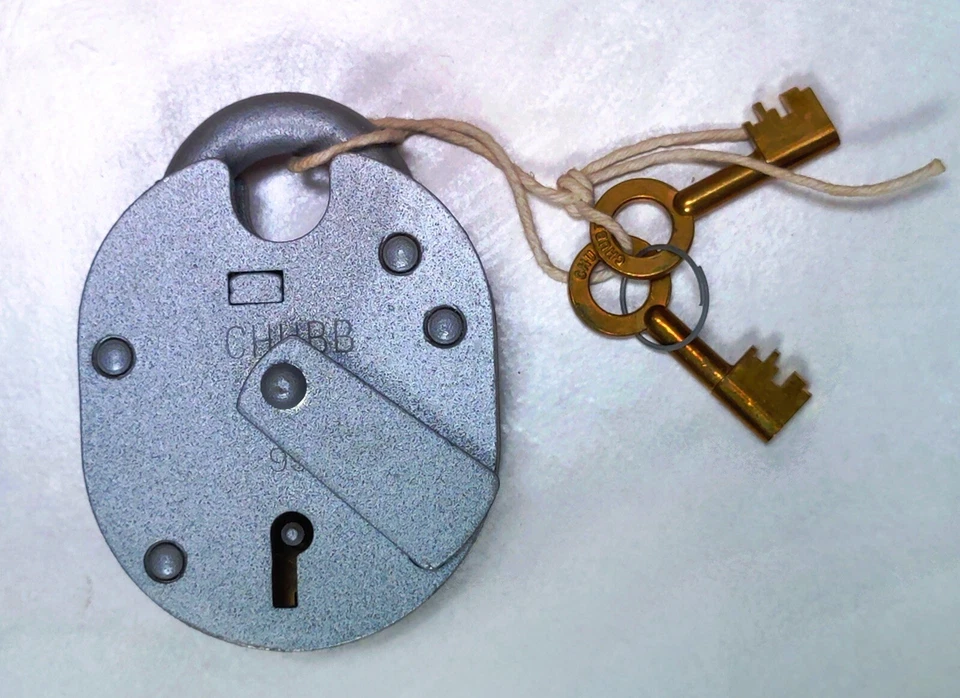 CHUBB CRUISER 1K21 5 LEVER HIGH SECURITY CLOSE SHACKLE PADLOCK C/W 2 KEYS