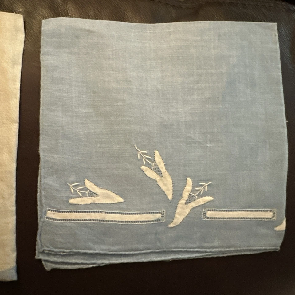 Juego de 2 pañuelos de lino antiguos diseño con incrustaciones azules Grant Cottage Grannychic Foto 3 de 4
