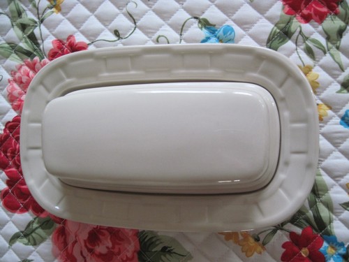 Longaberger Pottery Woven Traditions Heirloom Ivory Butter Dish with Lid - Picture 2 of 6