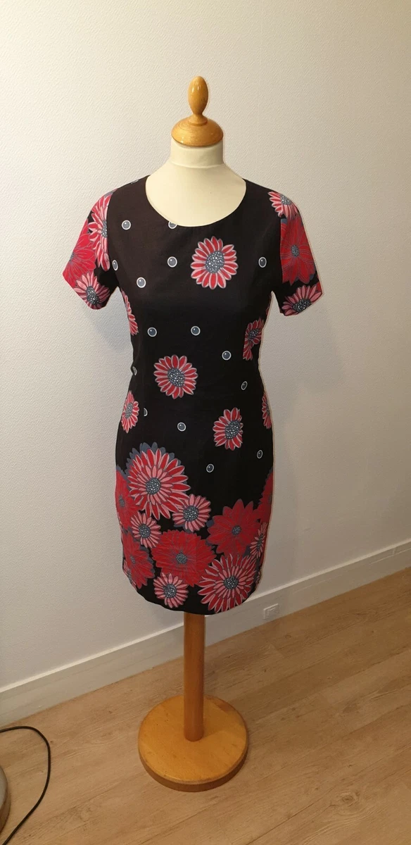 Robe droite wax africain Fermeture clair au dos .Taille 40