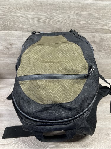Tenba Shootout DSLE Camera Bag Backpack Ultralight - Black/Olive (632-511) EUC - Picture 13 of 18