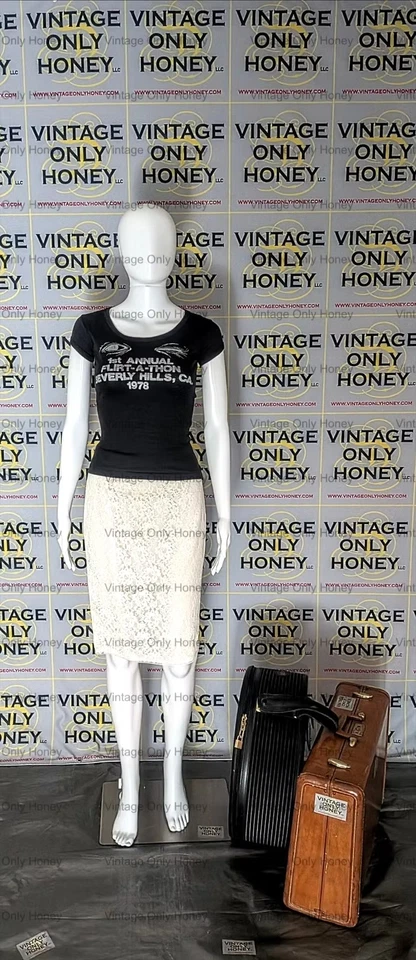 Vintage Rare 1978 Beverly Hills Flirt-A-Thorn Scoop Neck T-Shirt - Image 2 of 3