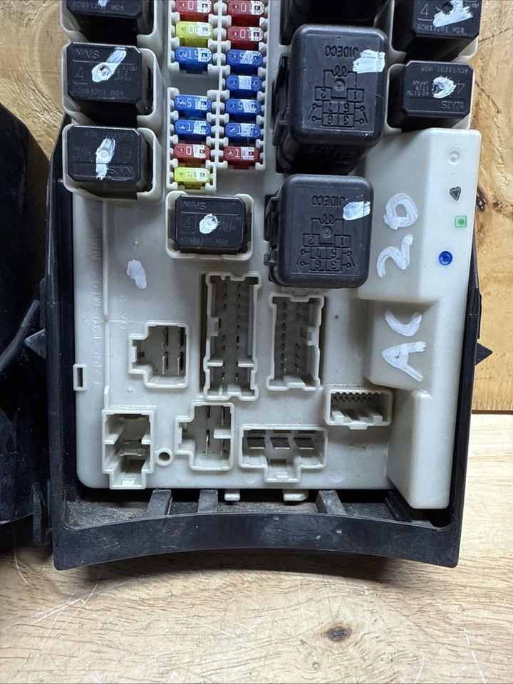 2004 Infiniti G35 Sedan Automatic IPDM Fuse Relay Module 284B7AQ067 OEM Foto 2 de 4