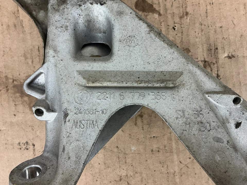 Soporte de montaje del motor lado derecho BMW X3 xDrive28i 2011-2017 6779368 OEM Foto 3 de 4