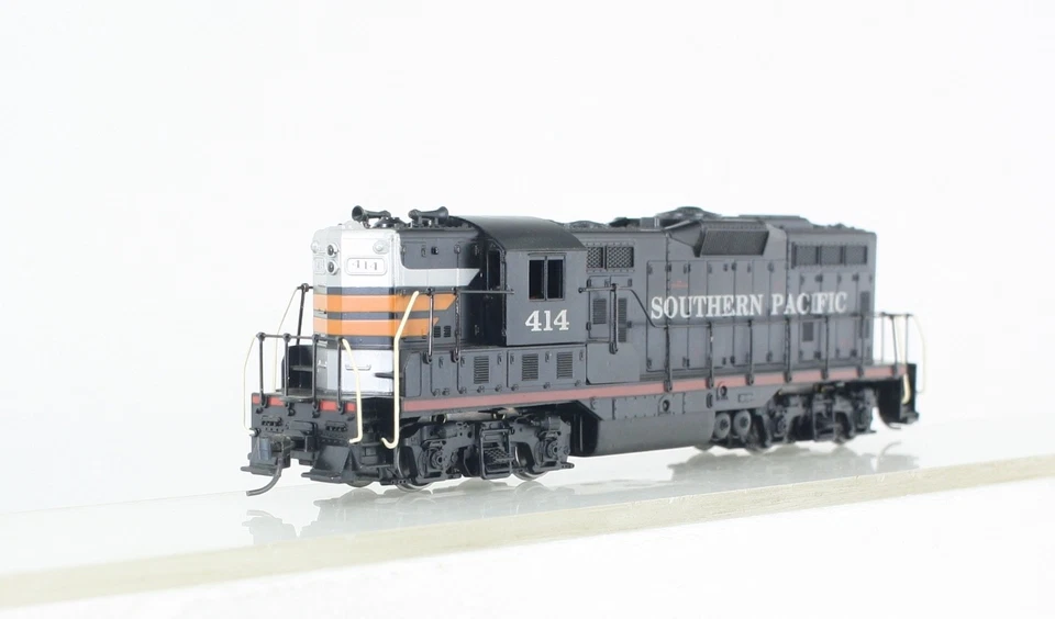 HO Scale Athearn Bev-Bel 1528-1 Southern Pacific GP-9 Diesel #414 Kadees - Image 4 of 4