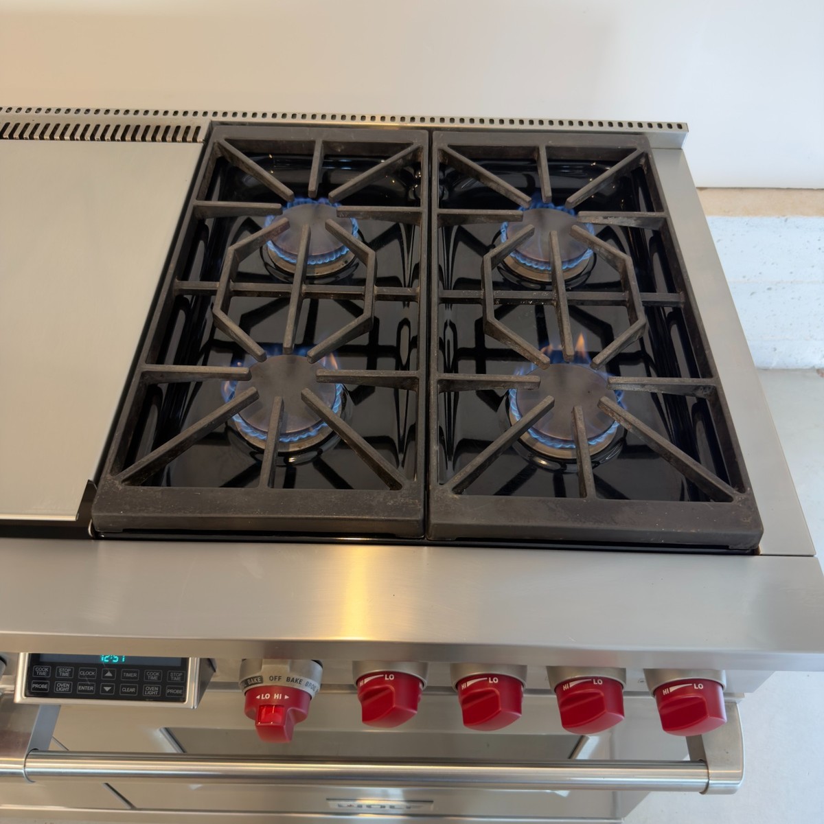 Wolf DF486G 48” Dual Fuel Range – Natural Gas – Professional