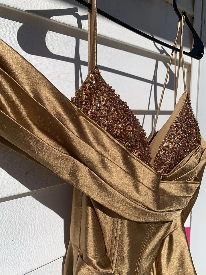 GB Dillards Talla 14/15 ¡NUEVO CON ETIQUETAS! ¡Vestido de graduación satinado marrón chocolate! Increíble Foto 3 de 4